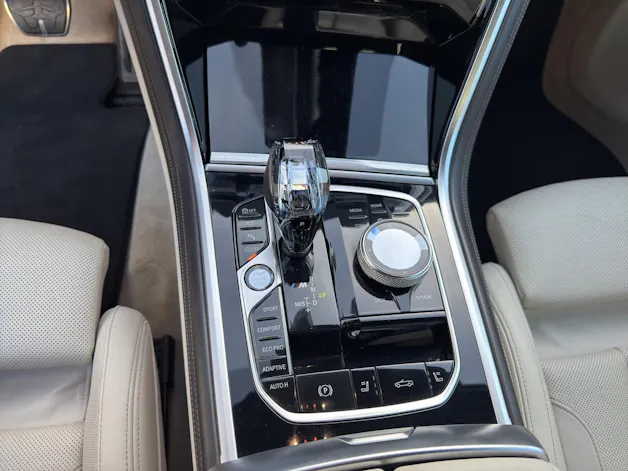 BMW M850i xDrive Cabriolet BOWERS & WILKINS DIAMOND SURROUND S