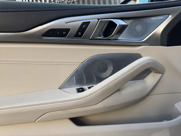 BMW M850i xDrive Cabriolet BOWERS & WILKINS DIAMOND SURROUND S