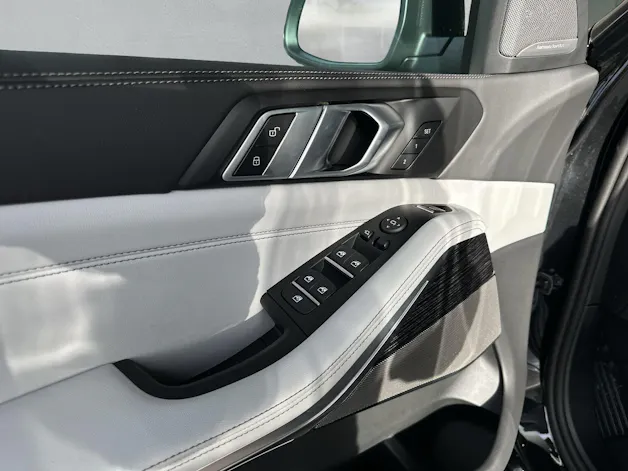 BMW X5 30d xDrive M Sport  (CH) AHK 3.5T ** 7 Places ** 📍