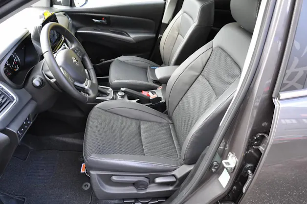 Suzuki S-Cross 1.4 T Sakura Top Hybrid 4x4