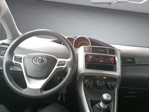 Toyota Verso 1.6 VVT-i Terra 5P