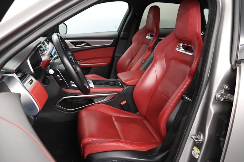 Vehicle image JAGUAR F-PACE