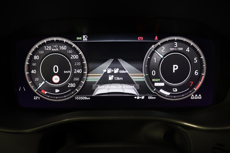 Vehicle image JAGUAR F-PACE