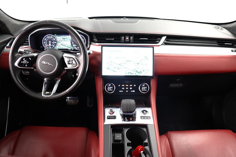 Vehicle image JAGUAR F-PACE