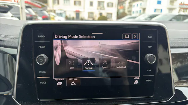 VW T-Roc R-LINE 4MOTION *** PANORAMAGLASDACH & ANHÄNGEKUPPLUNG ***