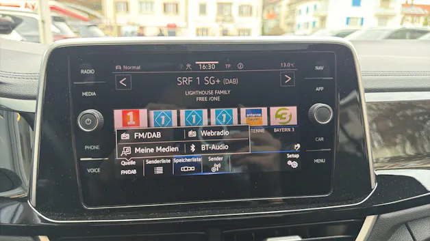 VW T-Roc R-LINE 4MOTION *** PANORAMAGLASDACH & ANHÄNGEKUPPLUNG ***