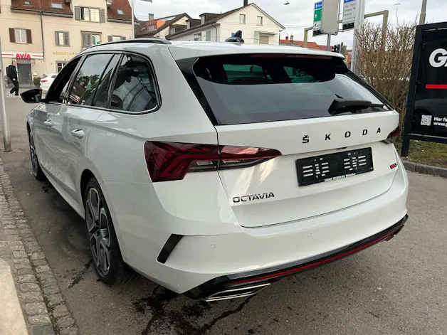 Škoda Octavia Combi RS 4x4 *** TOPAUSSTATTUNG ***