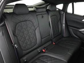 https://vehicle.imgix.net/4204300/c7ed8295-9e31-4bcb-9c14-f2adf51c9fca.jpg