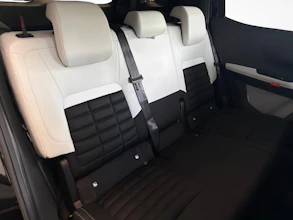 https://vehicle.imgix.net/4204322/5d98d3b9-ce7b-49ba-9eac-ba1d92a9a535.jpg