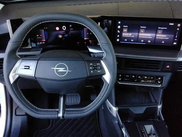 Opel Frontera 1.2 T HEV Edition