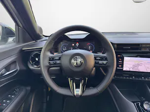 Alfa Romeo Junior 1.2 Ibrida Q4 SKY