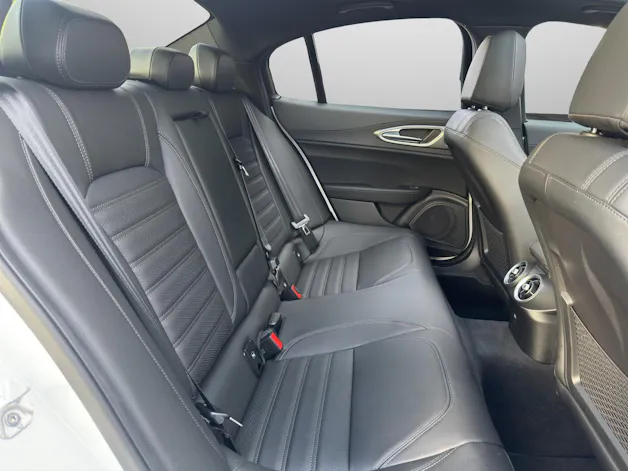 Alfa Romeo Giulia 2.0 Q4 Veloce Sky