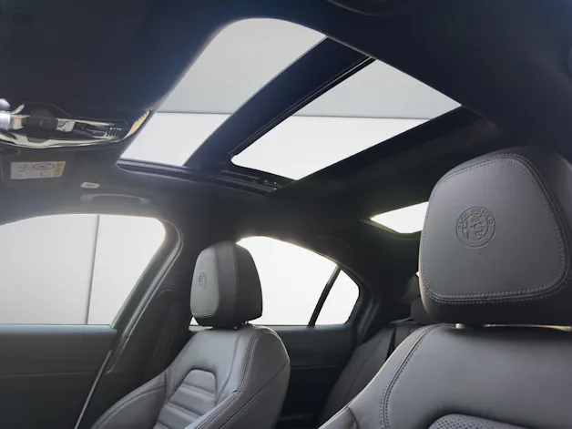 Alfa Romeo Giulia 2.0 Q4 Veloce Sky