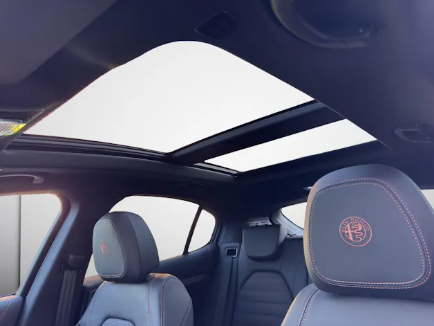 Alfa Romeo Stelvio 2.0 Q4 280 Intensa Sky