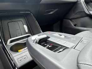 https://vehicle.imgix.net/4204481/c37ba098-a945-4f43-869a-7ebf7d2dfdfe.jpg