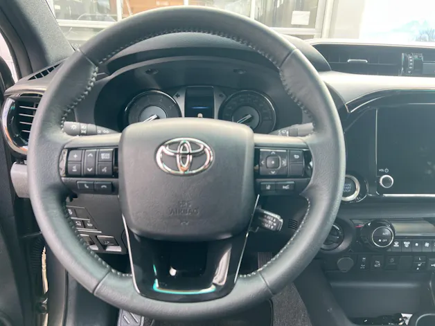 Toyota Hilux Double Cab.-Pick-up 2.8 D-4D MHEV 204 Invincible