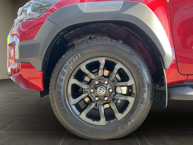 Toyota Hilux Double Cab.-Pick-up 2.8 D-4D MHEV 204 Invincible