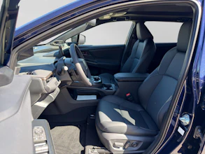 https://vehicle.imgix.net/4204681/c338ac30-ef46-4ebf-bcc6-51cf6d02d3b7.jpg