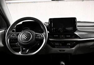 Fahrzeugbild SUZUKI Swift 1.2 Sakura Top Hybrid 4x4