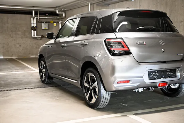 Suzuki Swift 1.2 Sakura Top Hybrid 4x4