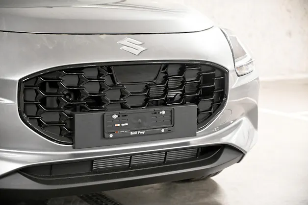 Suzuki Swift 1.2 Sakura Top Hybrid 4x4