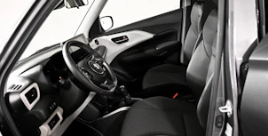 Fahrzeugbild SUZUKI Swift 1.2 Sakura Top Hybrid 4x4