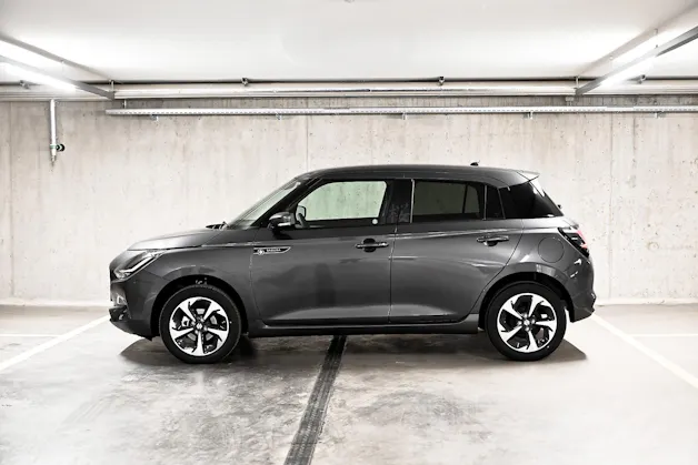 Suzuki Swift 1.2 Sakura Top Hybrid 4x4