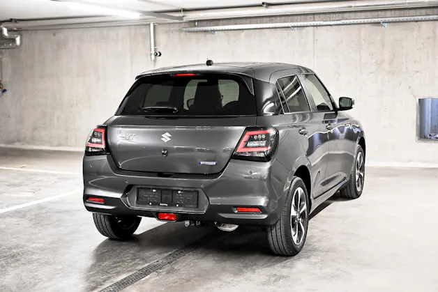 Suzuki Swift 1.2 Sakura Top Hybrid 4x4