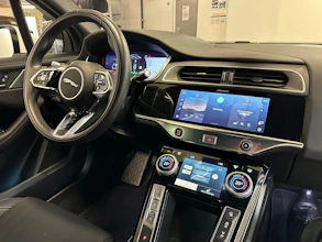 https://vehicle.imgix.net/4205251/c98c33fe-c379-453b-a157-9c09c1753f42.jpg