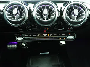 Mercedes-Benz A-Klasse A 200 AMG Line