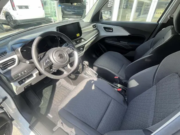 Suzuki Swift 1.2 Sakura Top Hybrid