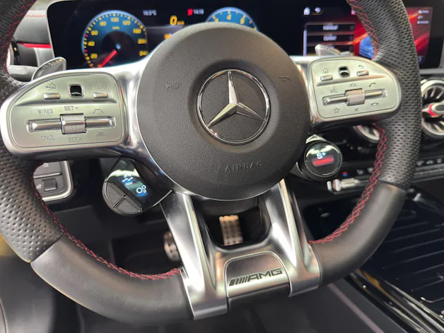 Mercedes-Benz AMG CLA 35 4matic