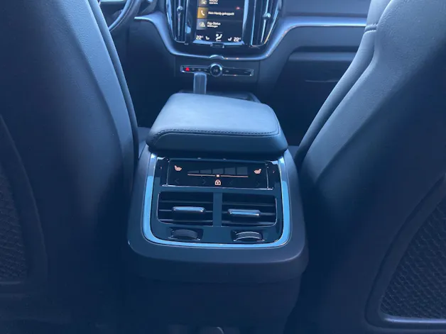 Volvo XC60 2.0 B4 MH Momentum AWD