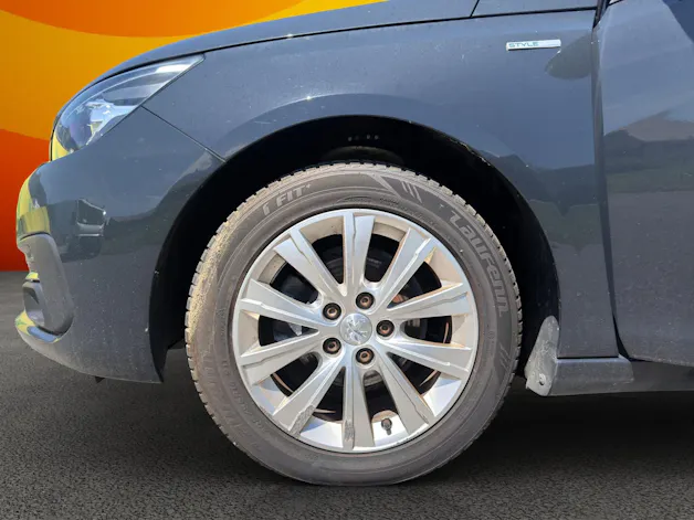 Peugeot 308 1.2 Pure Tech Style "PLAQUE FRANCAISE"