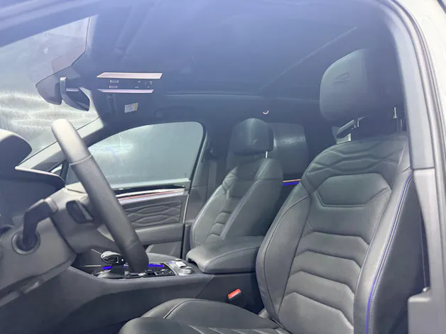 VW Touareg 3.0TSIeHyb R