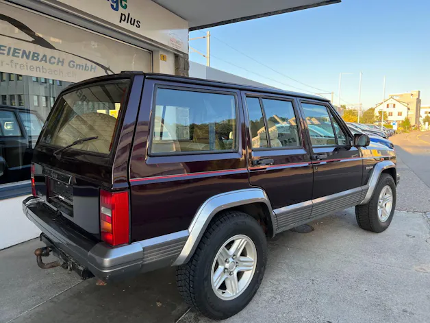 Jeep CHEROKEE