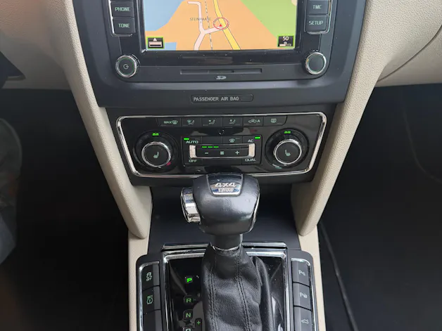 Škoda Superb Combi 2.0 TDi Elegance 4x4 DSG