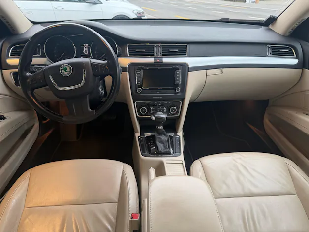 Škoda Superb Combi 2.0 TDi Elegance 4x4 DSG