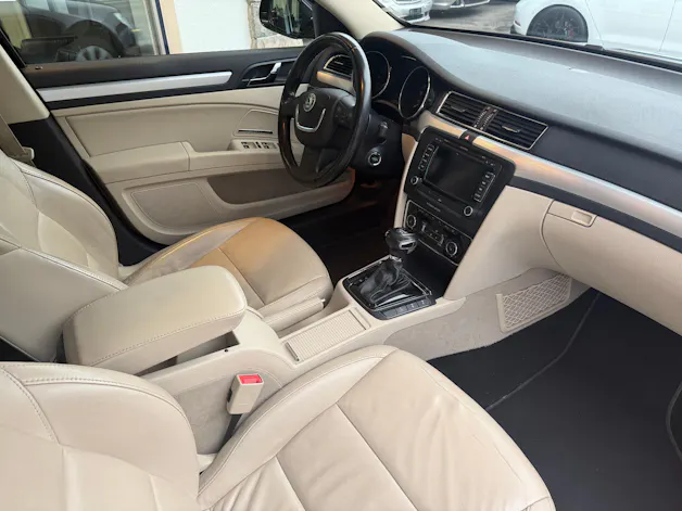 Škoda Superb Combi 2.0 TDi Elegance 4x4 DSG