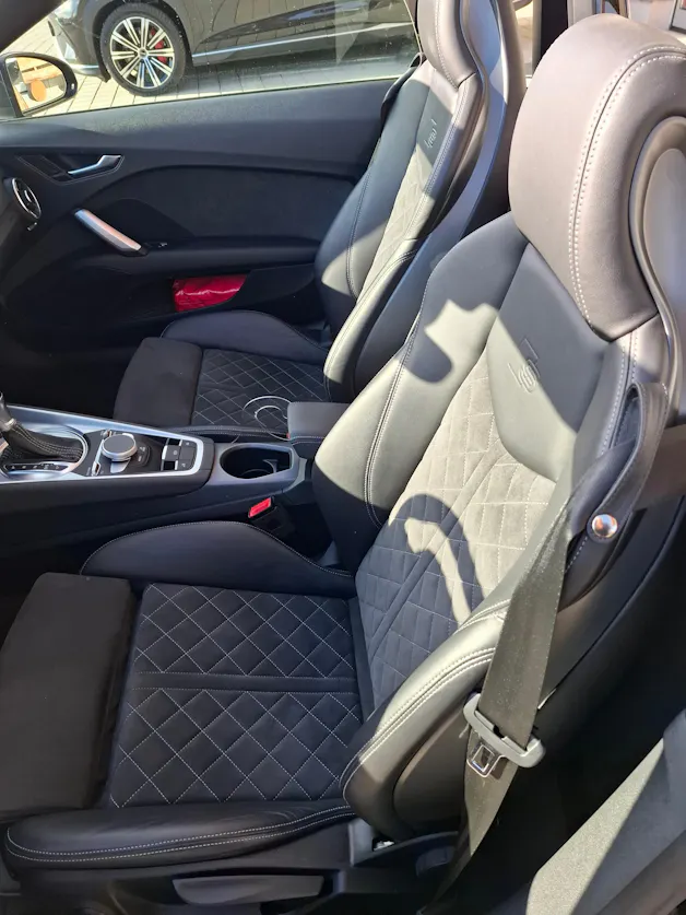 Audi TTS Roadster 2.0 TFSI quattro S-Tronic