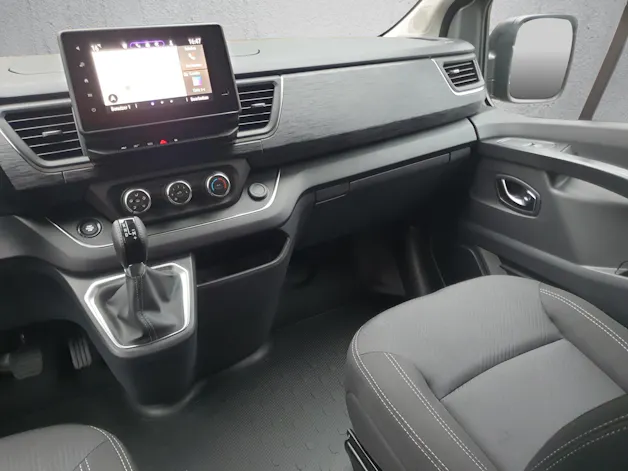 Nissan Primastar DCT 170 3.0 L2H1 Tekna 8Plätzer HK