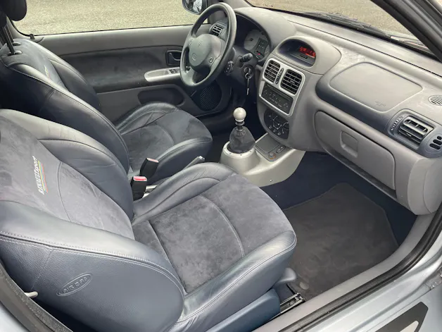 Renault Clio 3.0 V6