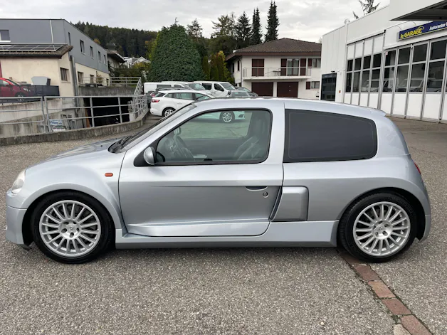 Renault Clio 3.0 V6