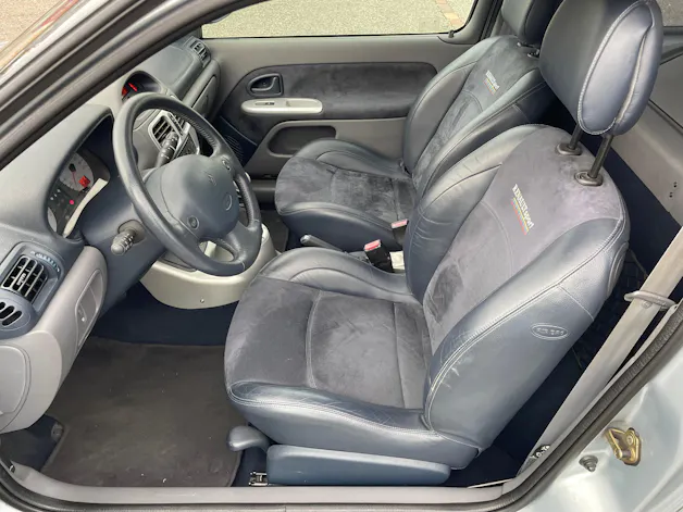 Renault Clio 3.0 V6