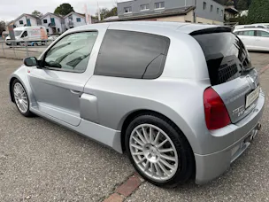 Renault Clio 3.0 V6