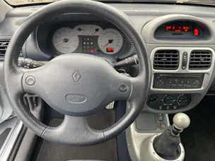 Renault Clio 3.0 V6