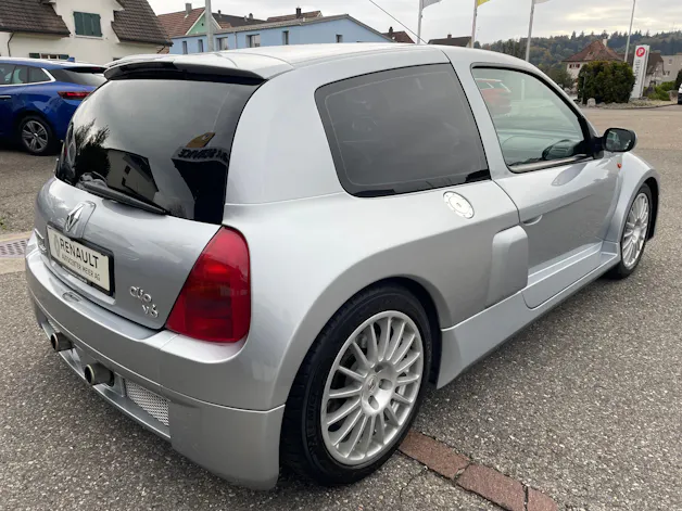 Renault Clio 3.0 V6