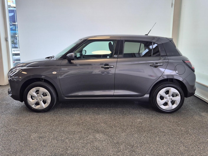 immagine del veicolo SUZUKI SWIFT