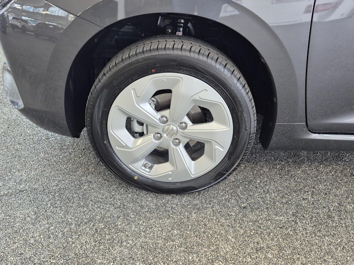 immagine del veicolo SUZUKI SWIFT