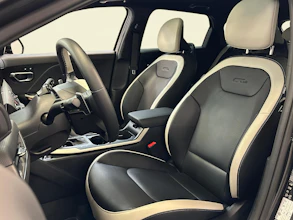 https://vehicle.imgix.net/4206590/dfbec786-6d0e-449c-98d2-1b76b9d967a3.jpg